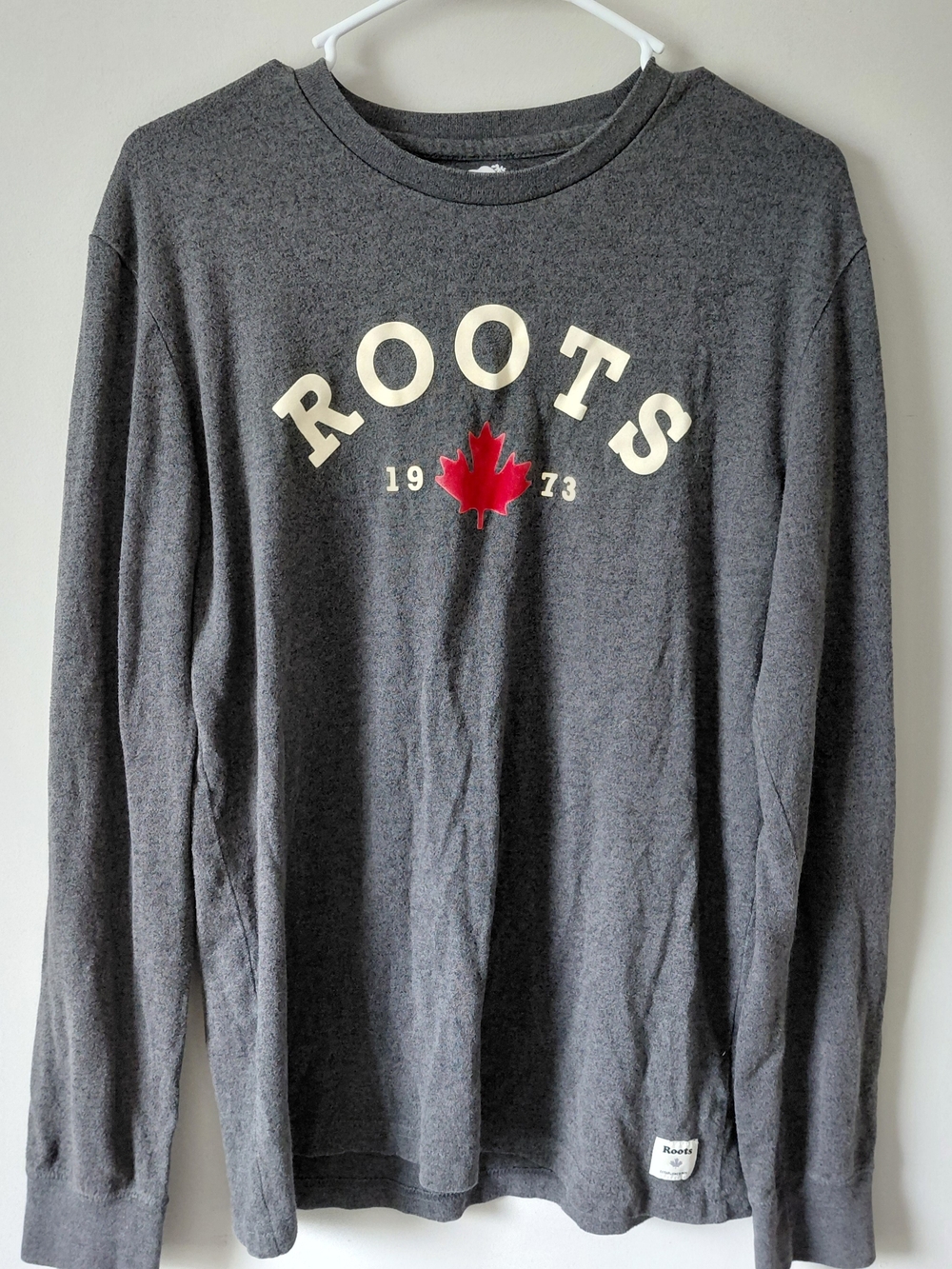 Roots Men’s Long-Sleeve Dark Gray Tee with Cream Logo and Red Maple